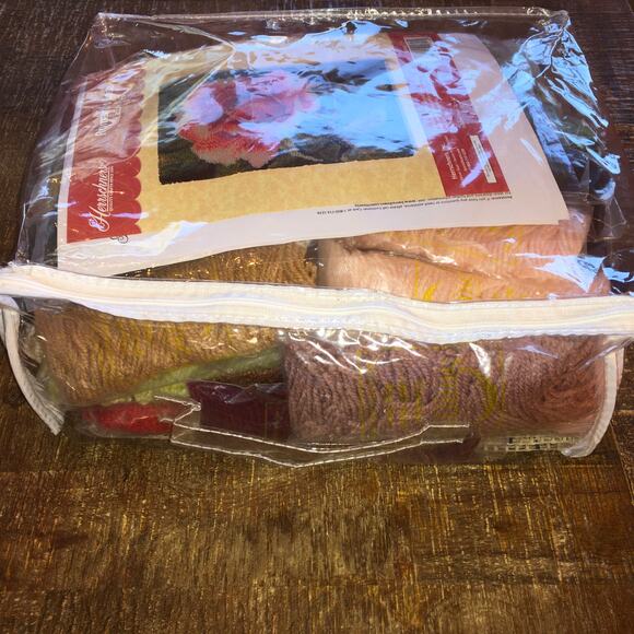 Herrschners Latch Hook Kit 4132061 Romantic Rose Rug Wall Hanging 27 x 40 NEW - Picture 7 of 10